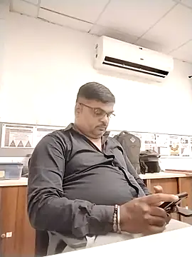 Snapshot of Desi_Londa_143 chatting on 09-20-25, 04:02 Desi Londa 143 online show from 09-20-25, 04:02
