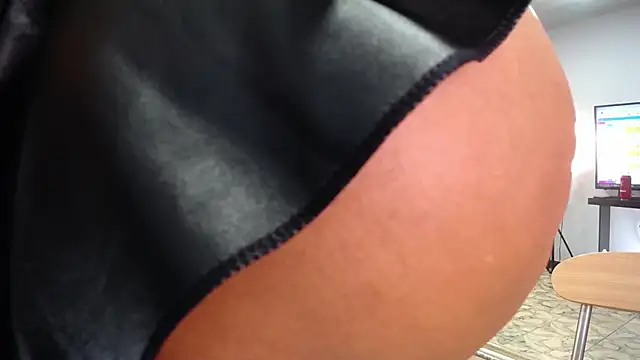 S Mia online show from 01-28-25, 05:54