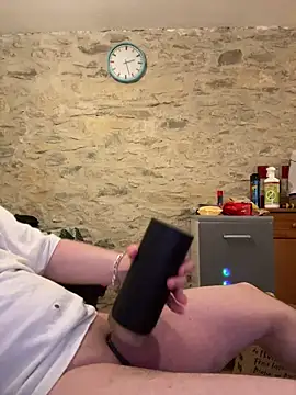 Snapshot of yann2392 chatting on 05-15-26, 05:42 yann2392 online show from 05-15-26, 05:42