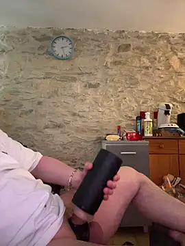 Snapshot of yann2392 chatting on 05-17-26, 01:18 yann2392 online show from 05-17-26, 01:18
