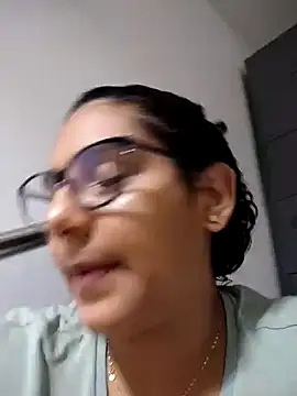 Snapshot of DanielleEvans_ chatting on 02-06-25, 10:59 DanielleEvans online show from 02-06-25, 10:59
