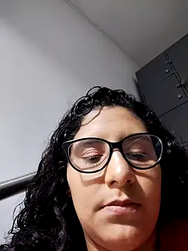 Snapshot of DanielleEvans_ chatting on 02-11-25, 11:21 DanielleEvans online show from 02-11-25, 11:21
