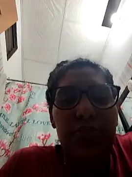 Snapshot of DanielleEvans_ chatting on 02-11-25, 10:39 DanielleEvans online show from 02-11-25, 10:39