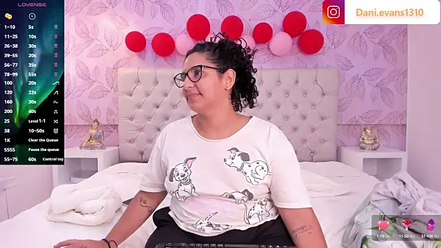 Snapshot of DanielleEvans_ chatting on 02-18-25, 10:36 DanielleEvans online show from 02-18-25, 10:36