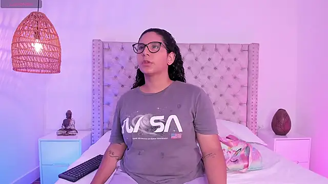 Snapshot of DanielleEvans_ chatting on 03-05-25, 11:28 DanielleEvans online show from 03-05-25, 11:28