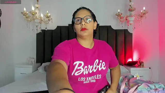 Snapshot of DanielleEvans_ chatting on 09-10-25, 11:43 DanielleEvans online show from 09-10-25, 11:43