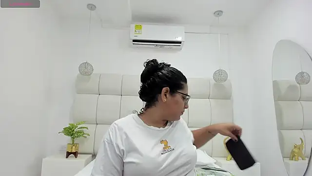 Snapshot of DanielleEvans_ chatting on 09-15-25, 11:21 DanielleEvans online show from 09-15-25, 11:21