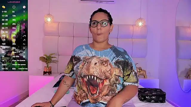 Snapshot of DanielleEvans_ chatting on 09-18-25, 11:23 DanielleEvans online show from 09-18-25, 11:23