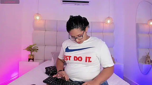 Snapshot of DanielleEvans_ chatting on 09-19-25, 11:22 DanielleEvans online show from 09-19-25, 11:22