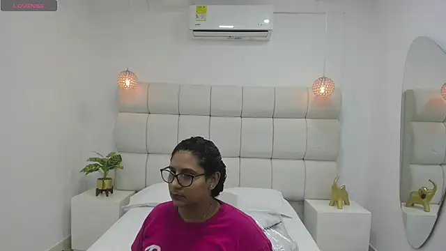 Snapshot of DanielleEvans_ chatting on 10-19-25, 11:22 DanielleEvans online show from 10-19-25, 11:22