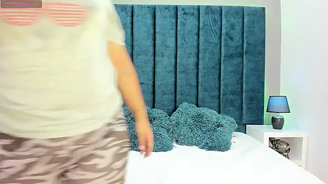 DanielleEvans  online show from 12-04-25, 11:19