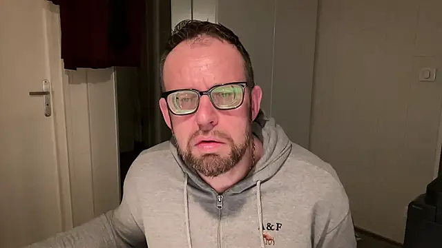 Snapshot of FABIOGLASSES chatting on 12-22-24, 07:42 FABIOGLASSES online show from 12-22-24, 07:42