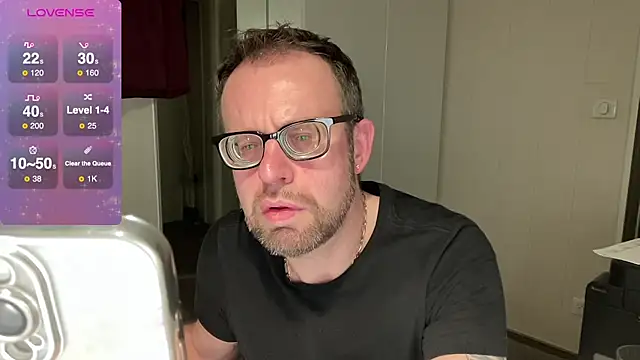 Snapshot of FABIOGLASSES chatting on 01-22-25, 09:10 FABIOGLASSES online show from 01-22-25, 09:10