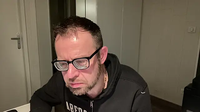 Snapshot of FABIOGLASSES chatting on 02-09-25, 12:17 FABIOGLASSES online show from 02-09-25, 12:17