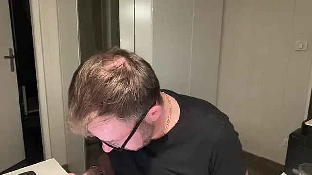 Snapshot of FABIOGLASSES chatting on 02-27-25, 09:47 FABIOGLASSES online show from 02-27-25, 09:47