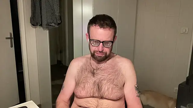 Snapshot of FABIOGLASSES chatting on 03-08-25, 06:47 FABIOGLASSES online show from 03-08-25, 06:47