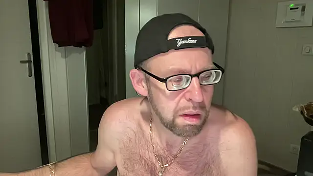 Snapshot of FABIOGLASSES chatting on 09-12-25, 12:55 FABIOGLASSES online show from 09-12-25, 12:55