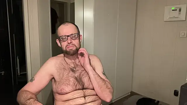 Snapshot of FABIOGLASSES chatting on 11-17-25, 10:26 FABIOGLASSES online show from 11-17-25, 10:26