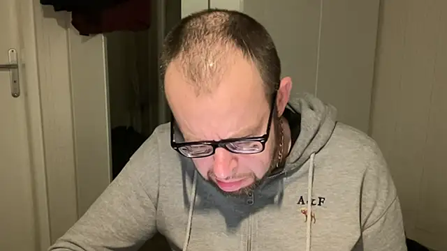 Snapshot of FABIOGLASSES chatting on 11-30-25, 10:58 FABIOGLASSES online show from 11-30-25, 10:58