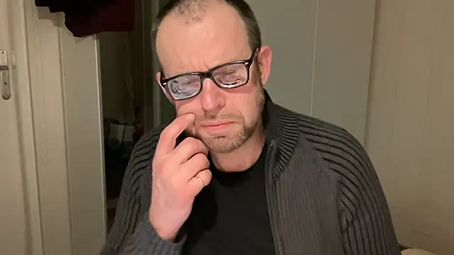 Snapshot of FABIOGLASSES chatting on 12-03-25, 11:25 FABIOGLASSES online show from 12-03-25, 11:25