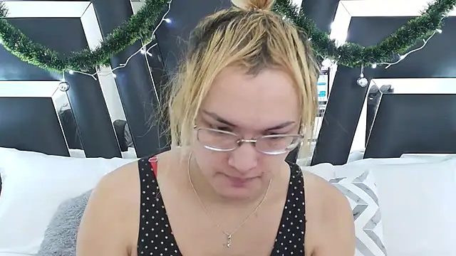 Snapshot of katya_kozlov chatting on 12-04-24, 03:15 katya kozlov online show from 12-04-24, 03:15