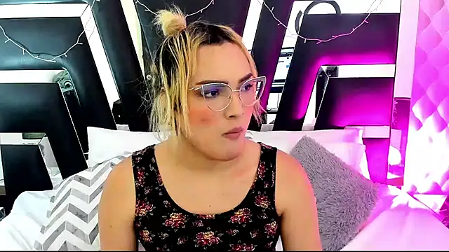 Snapshot of katya_kozlov chatting on 02-15-25, 02:15 katya kozlov online show from 02-15-25, 02:15