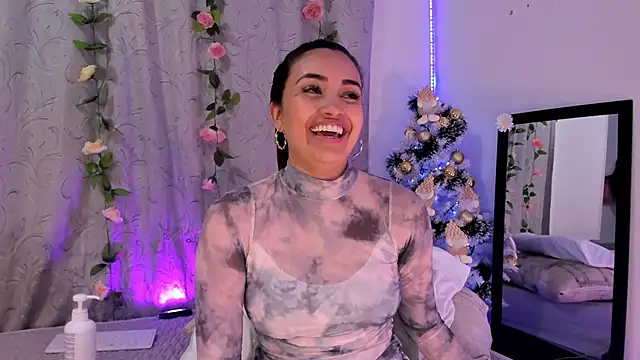 Snapshot of aisha_es chatting on 12-18-24, 02:32 aisha es online show from 12-18-24, 02:32