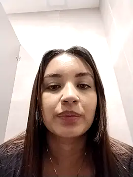 Snapshot of aisha_es chatting on 10-03-25, 06:38 aisha es online show from 10-03-25, 06:38