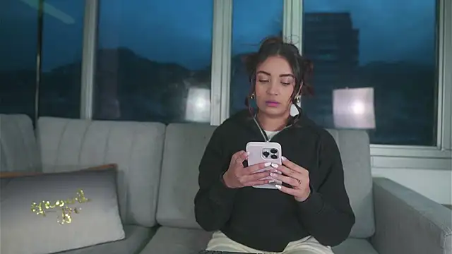 aisha es online show from 05-23-26, 10:41