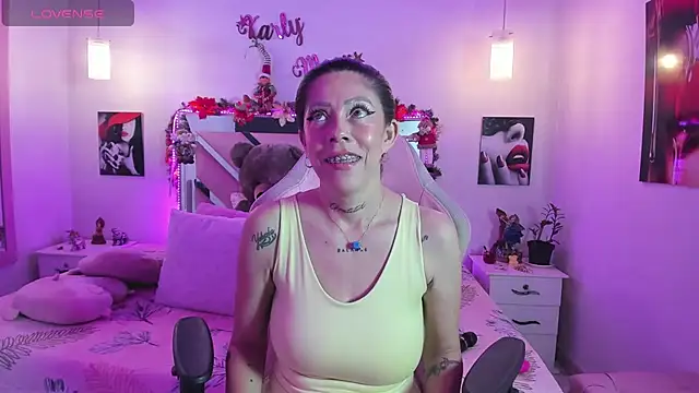 Snapshot of Karly_moon chatting on 11-30-25, 10:47 Karly moon online show from 11-30-25, 10:47