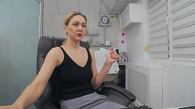 EllaMilf  online show from 11-09-25, 04:49