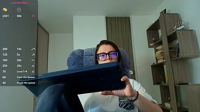 Arya starrk online show from 10-22-25, 01:44