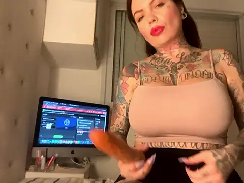 Snapshot of SabrinaRussel chatting on 03-07-25, 12:04 SabrinaRussel online show from 03-07-25, 12:04