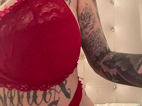 Snapshot of SabrinaRussel chatting on 03-19-25, 03:52 SabrinaRussel online show from 03-19-25, 03:52