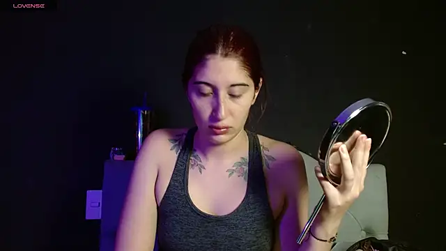 Snapshot of Red-moon1 chatting on 01-07-26, 04:48 Red-moon1 online show from 01-07-26, 04:48