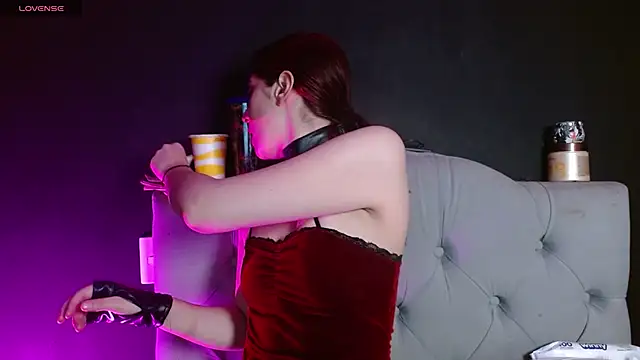 Snapshot of Red-moon1 chatting on 02-15-26, 04:31 Red-moon1 online show from 02-15-26, 04:31