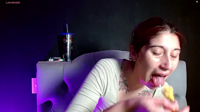 Snapshot of Red-moon1 chatting on 02-16-26, 04:41 Red-moon1 online show from 02-16-26, 04:41