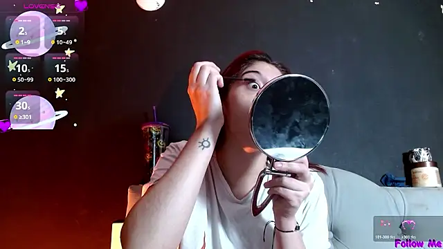 Snapshot of Red-moon1 chatting on 02-28-26, 04:35 Red-moon1 online show from 02-28-26, 04:35