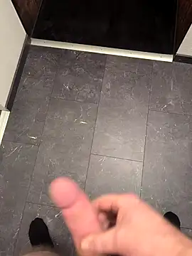 Snapshot of Andy7430 chatting on 01-14-25, 04:18 Andy7430 online show from 01-14-25, 04:18