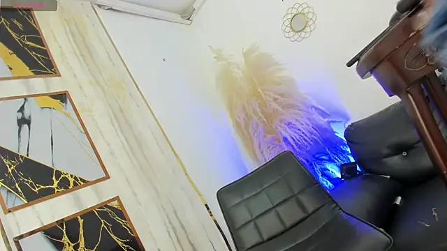 Sophia Cameron online show from 10-02-25, 09:55