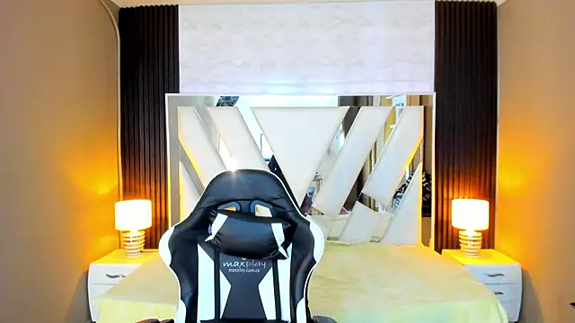 Linda4Petite online show from 11-28-25, 06:54