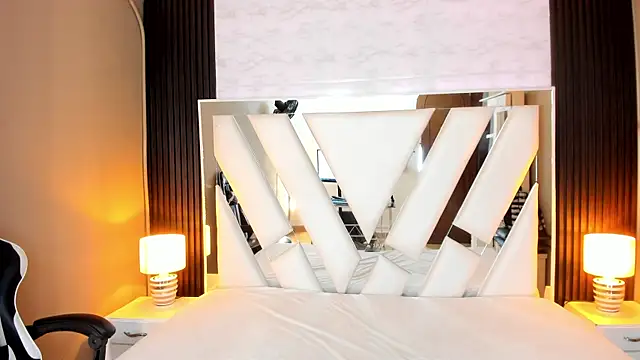 Linda4Petite online show from 12-20-25, 06:15