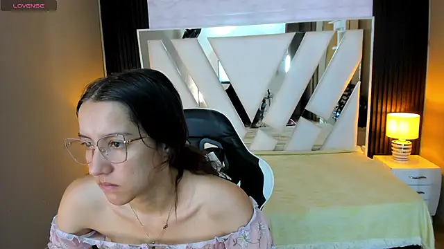 Linda4Petite online show from 01-05-26, 06:55