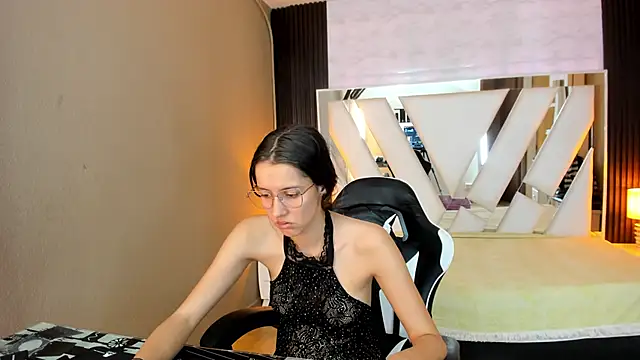 Linda4Petite online show from 03-09-26, 06:34