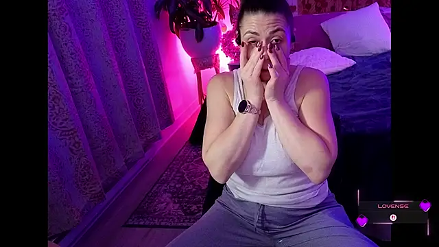 Ellie-L-Elizabeth online show from 02-14-26, 07:05