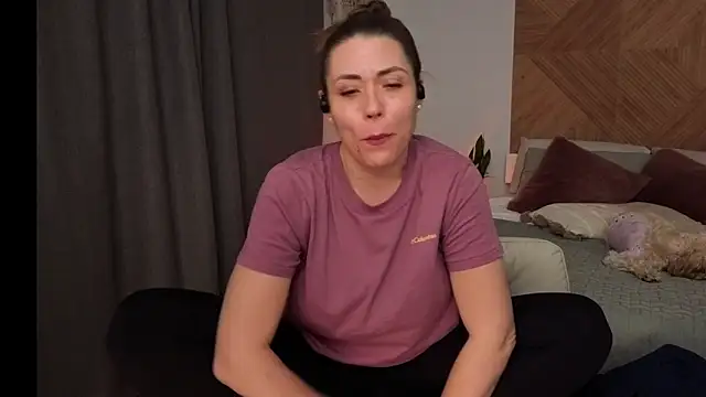 Ellie-L-Elizabeth online show from 05-16-26, 04:53
