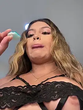 lunablossom  online show from 01-14-25, 09:51