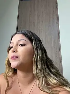 lunablossom  online show from 01-15-25, 01:02