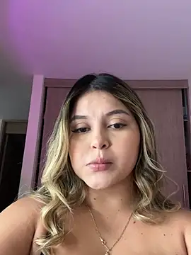 lunablossom  online show from 10-15-25, 10:32