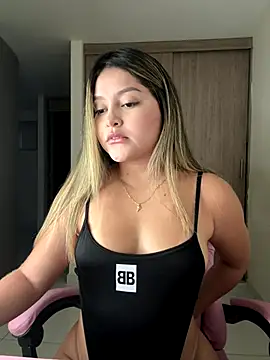 lunablossom  online show from 11-24-25, 10:53